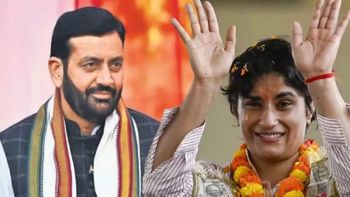 विनेश फोगाट को चार करोड़ रुपये और प्लॉट देगी नायब सरकार। फाइल फोटो