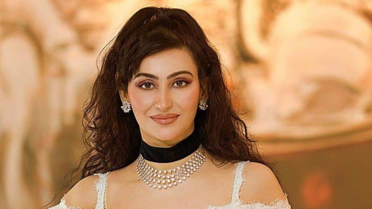 https://www.jagranimages.com/images/newimg/11042025/11_04_2025-shalini_5_23916870.jpg