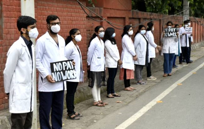 mbbs interns protest in cmc hospital ludhiana