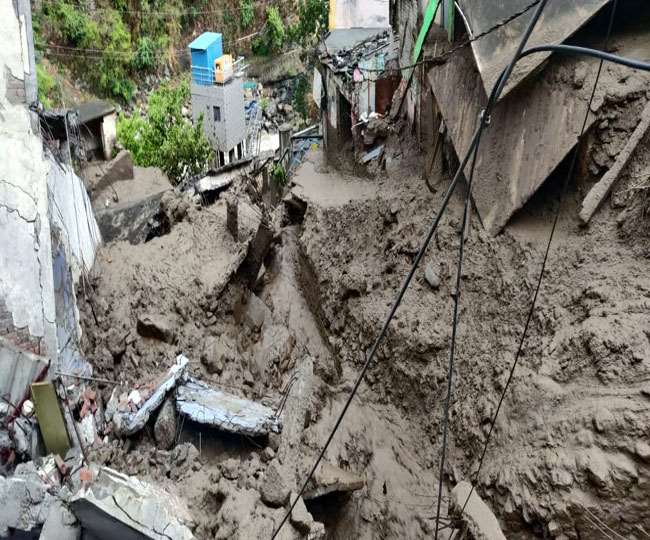 Tehri Cloudburst many shops damaged due to cloudburst in Devprayag