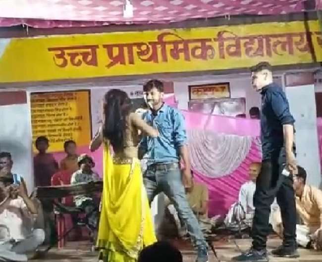 dance of bar girls in government school in asothar fatehpur video viral