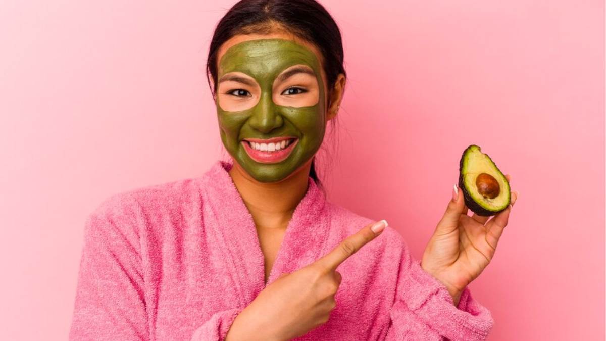 Avocado Face Mask सॉफ्ट, ग्लोइंग और बेदाग त्वचा के लिए ट्राय करें ये