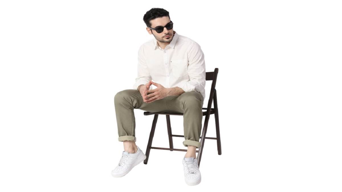मिलेगा टशन वाला लुक! इन Mens White Shirts के साथ, गर्मियों में करें ट्राई