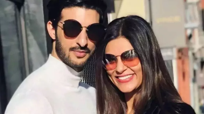 Sushmita Sen Shares Romantic Photo With Ex Boyfriend Rohman Shawl With Kisses Emoji He Reacts/Instagram