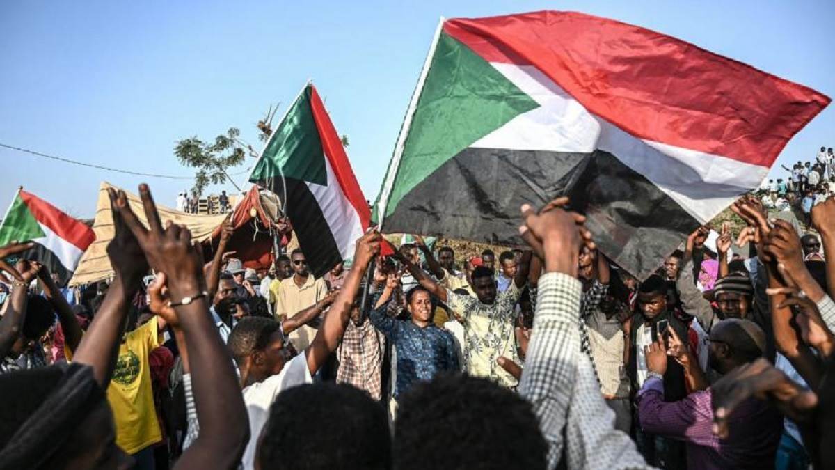 https://www.jagranimages.com/images/newimg/11052023/11_05_2023-sudan_1_23408975.jpg