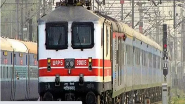 Indian Railway: रेलवे के सिग्नल के पीछे के हिस्से में क्रॉस निशान को लगाया जाता है।