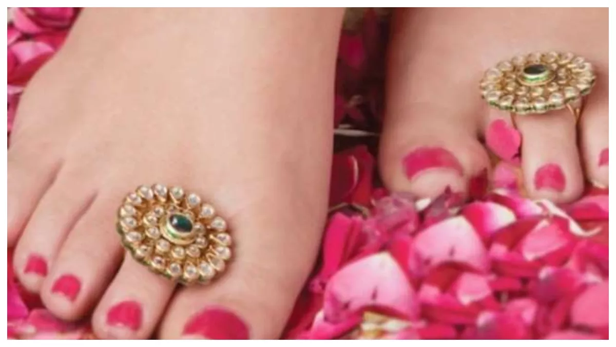 Anuradha Art Silver Oxidized Toe Ring|Traditional Bichudi|Bichua for  Women|Wedding Women Toe Ring : Amazon.in: Jewellery