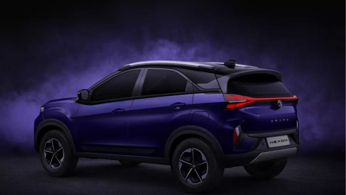 Tata Nexon को मिला नया पेट्रोल और डीजल बेस वेरिएंट, पहले से हुई 1.10 लाख रुपये सस्ती