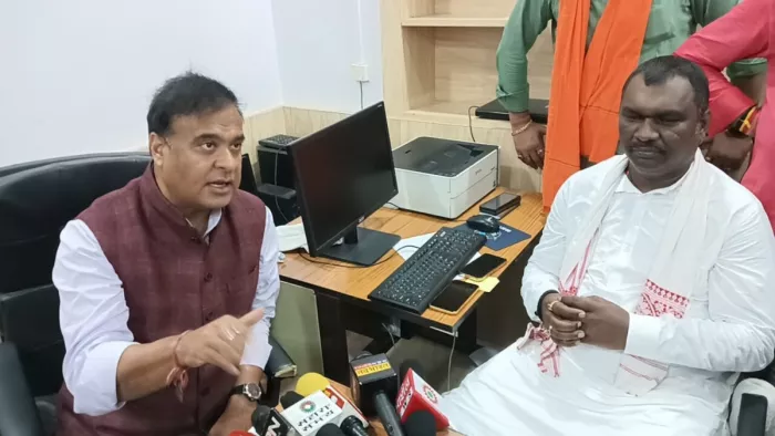 'सोनिया गांधी कैसे जा सकती हैं अयोध्या...' CM हिमंत ने दिया ऐसा बयान, मचेगा सियासी घमासान! (फोटो- जागरण)