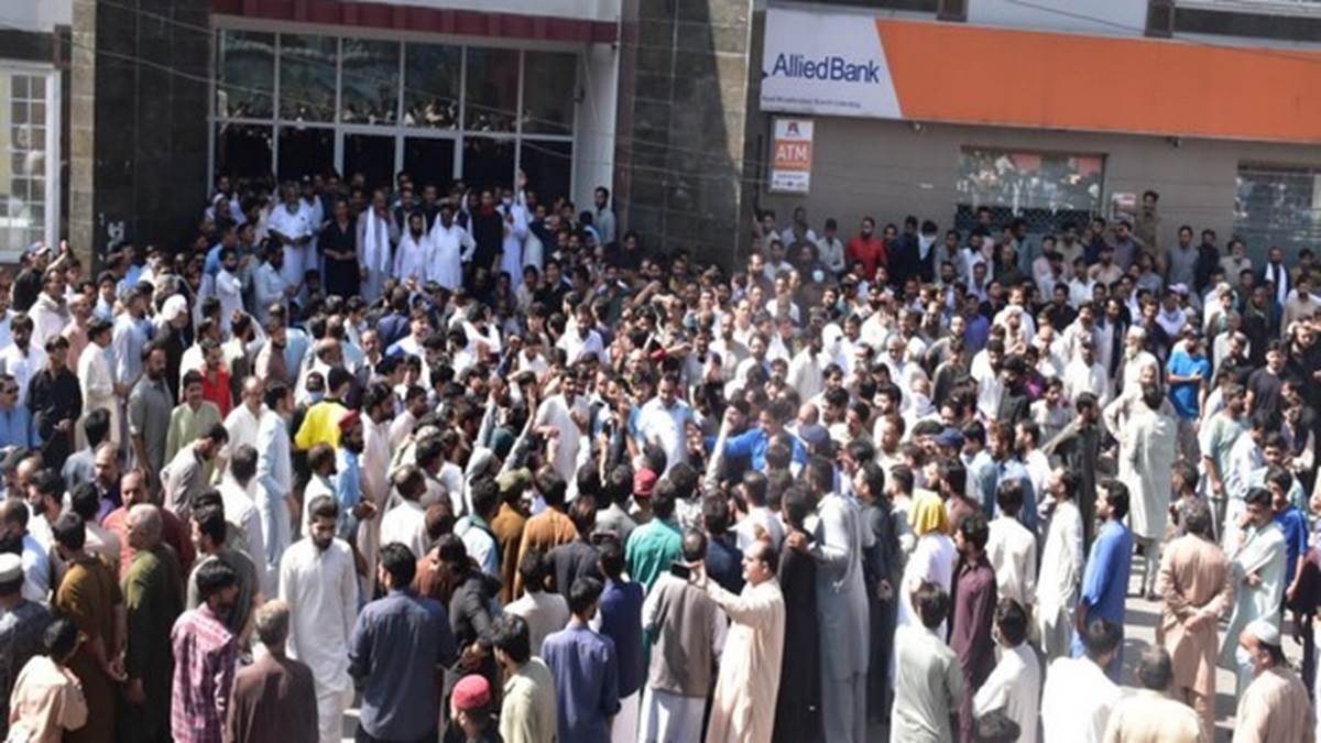 due to strike public life completely disrupted in muzaffarabad pok
