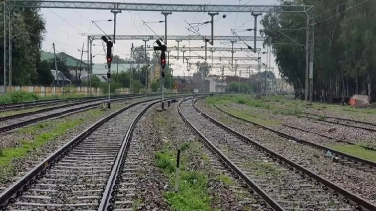 अब नहीं करना होगा इंतजार, धड़ाधड़ दौड़ेंगी ट्रेनें! बिहार के इस रूट पर रेल ट्रैक दोहरीकरण का काम पूरा