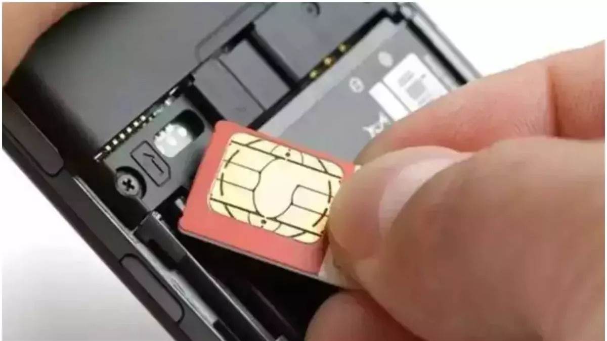 https://www.jagranimages.com/images/newimg/11052025/11_05_2025-fake_sim__23935868.jpg