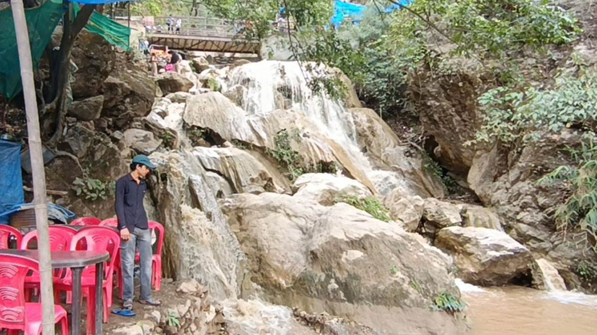 uttarakhand tourists place neer waterfall tehri