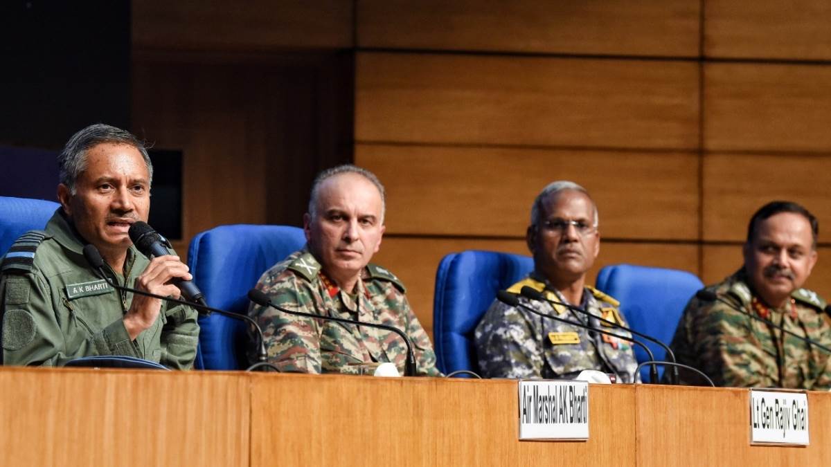 https://www.jagranimages.com/images/newimg/11052025/11_05_2025-operation_sindoor_press_conference_dgmo_23935730_0037975.jpg
