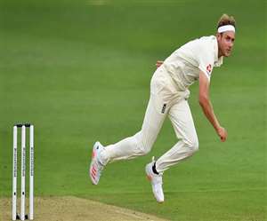 इंग्लैंड क्रिकेट टीम के तेज गेंदबाज स्टुअर्ट ब्रॉड (एपी फोटो)