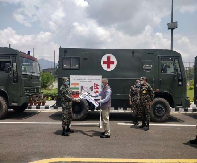 चल रही महामारी के बीच भारत ने नेपाल को भेजी वेंटिलेटर और एम्बुलेंस सहित चिकित्सा सहायता