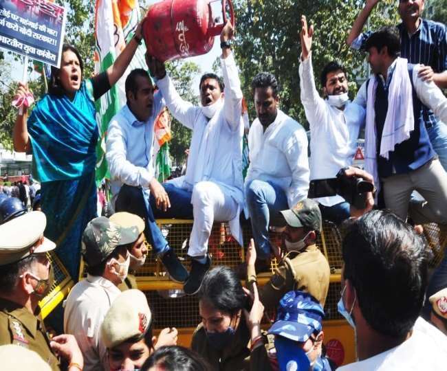 डीजल व पेट्रोल की बढ़ती कीमतों के खिलाफ पेट्रोल पंपों पर विरोध प्रदर्शन करेंगे कांग्रेस कार्यकर्ता
