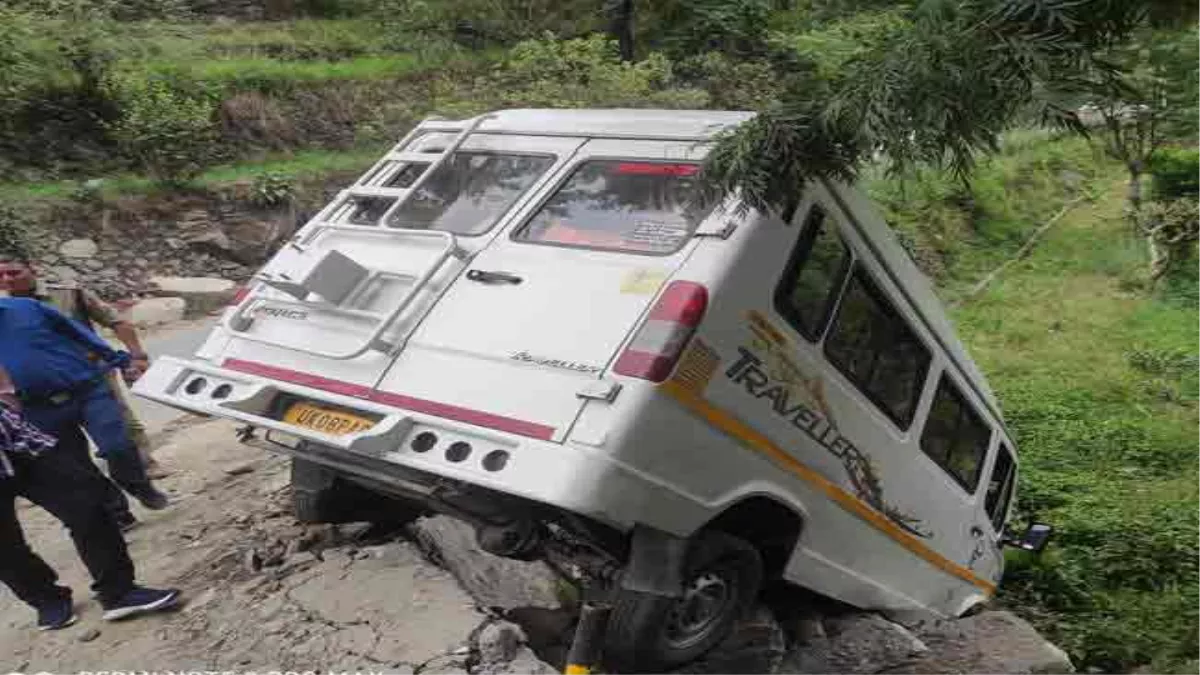 Uttarakhand Road Accident: केदारनाथ जा रहे मध्य प्रदेश के तीर्थयात्रियों के वाहन का स्‍टेयरिंग हुआ फेल, सड़क से नीचे उतरा; बड़ी दुर्घटना टली