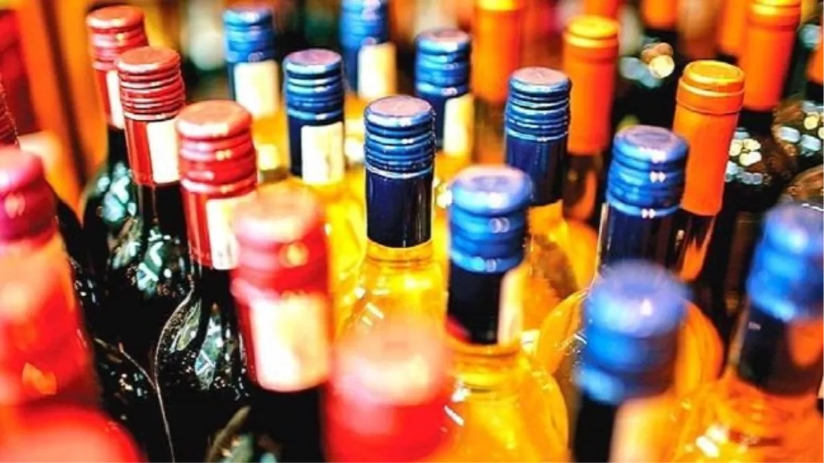 चुनावी मौसम में अवैध शराब बेचने वालों और सरेआम पीने वालों पर शिकंजा, पांच स्थानों पर पुलिस की कार्रवाई