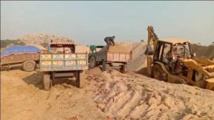 बालू खनन बंद होने से चौतरफा हो रहा नुकसान।