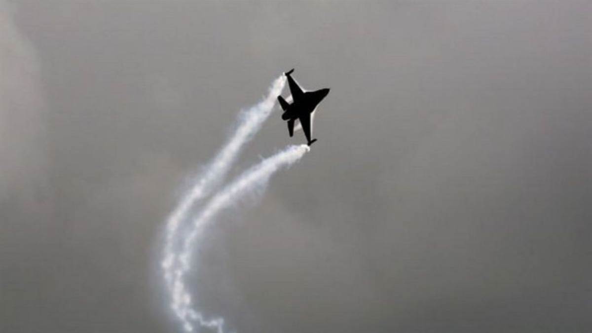 japan intercepts china warfare aircraft over pacific ocean deployed fighter jets