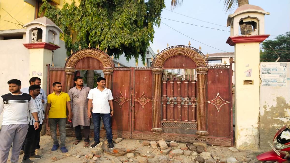 madhubani nagar nigam bihar nikay chunav result madhubani mayors election was held for first time supporters of defeated candidate aslam ansari pelted stones at rajya sabha mps house