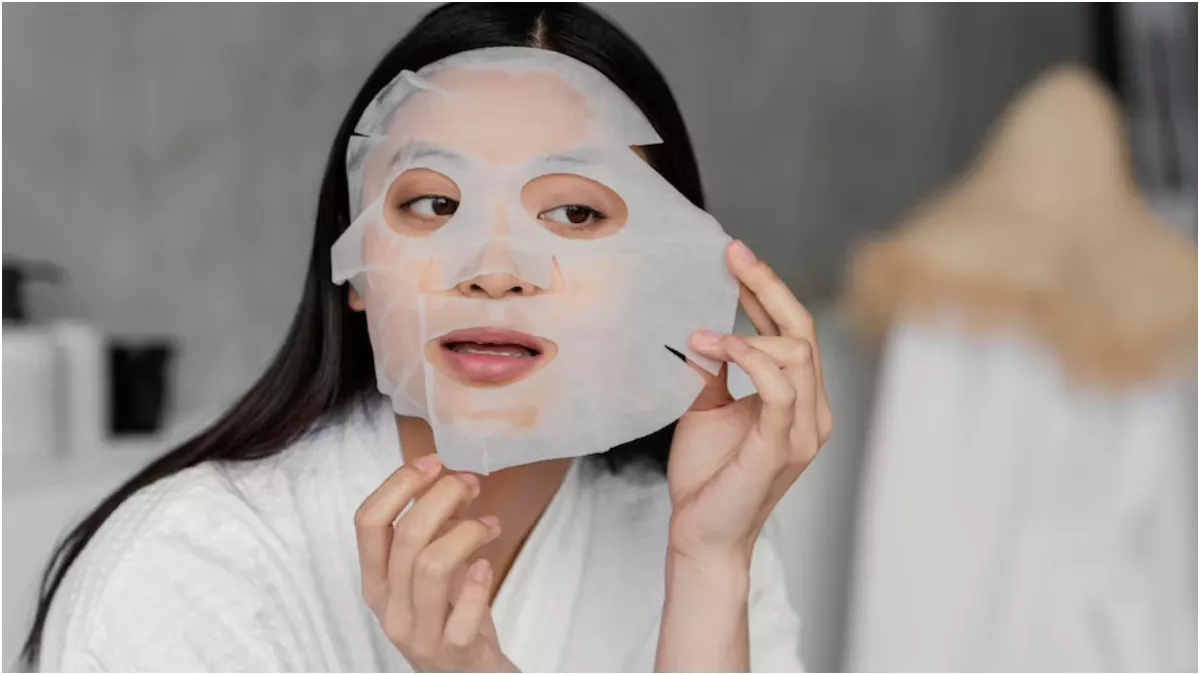 Sheet Mask: करना चाहती हैं शीट मास्क का इस्तेमाल, लेकिन नहीं पता सही तरीका, तो यहां है कम्पलीट गाइड - Step by Step guide to apply sheet mask in right way