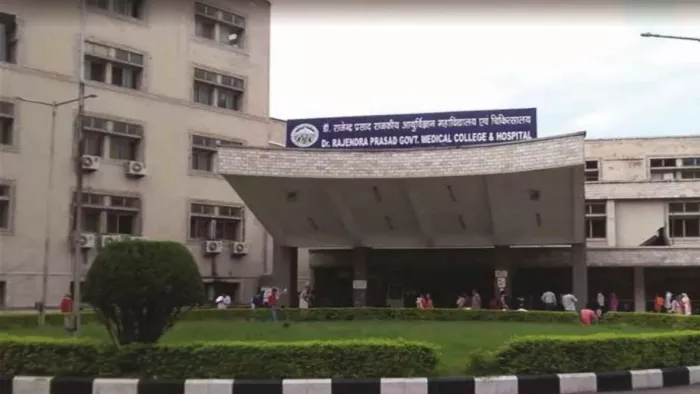 टांडा मेडिकल कॉलेज में रैगिंग का मामला आया सामने (फाइल फोटो)।