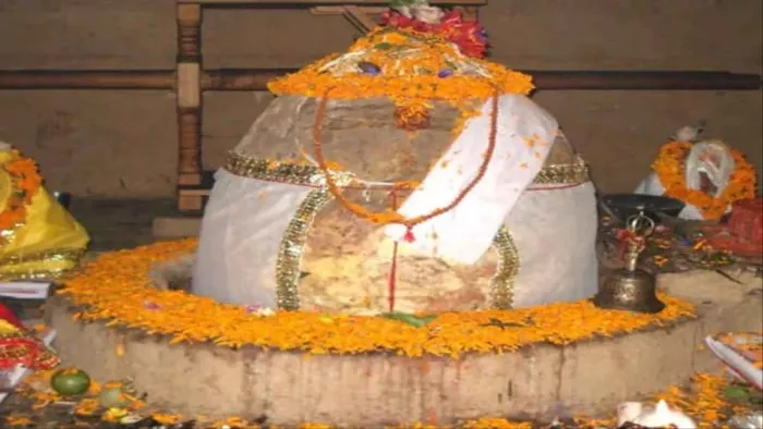 कुल्लू में स्थित भगवान बिजली के रूप में अपने ऊपर लेते हैं संकट