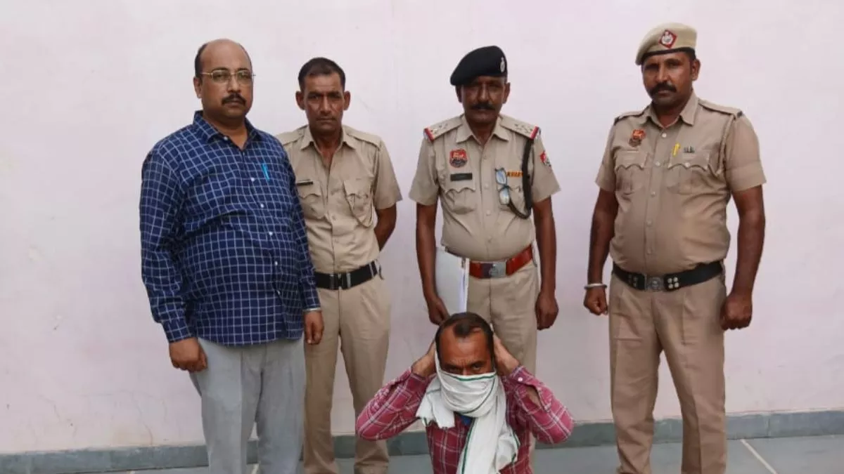 पत्नी के चरित्र पर करता था शक, फिर सिर पर हथौड़ा मारकर उतारा मौत के घाट; पुलिस ने किया गिरफ्तार