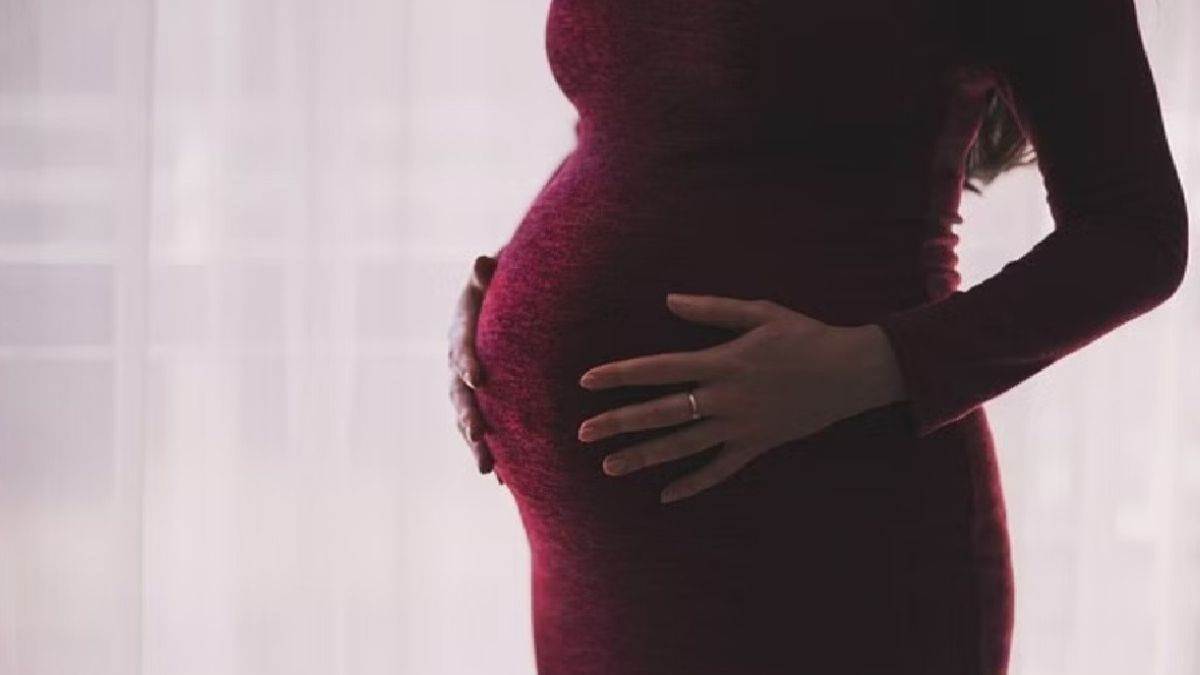 pregnant woman assaulted fetus dies