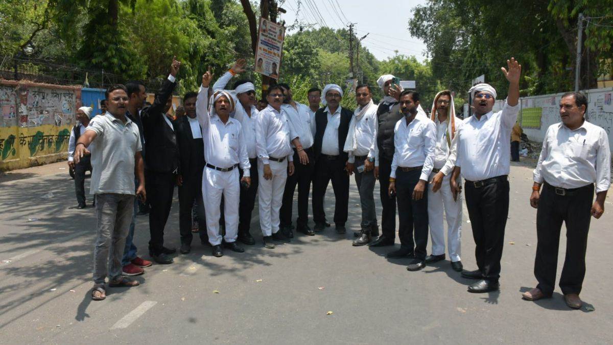 prayagraj lawyers protest encroachment removal block kachari road