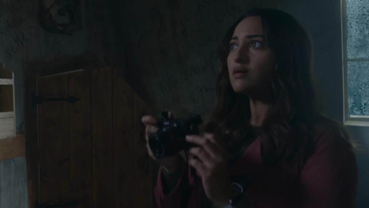 https://www.jagranimages.com/images/newimg/11062025/11_06_2025-sonakshi_13_23961522.jpg