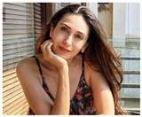 Karisma Kapoor की गाड़ी पर जब अचानक आकर बैठ गया था चीता, जानें फिर क्या हुआ था उनका हाल, Photo Viral