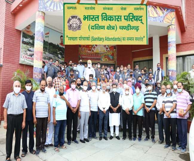 former mayor devesh modigal praised the sanitation workers said they are important in making chandigarh clean