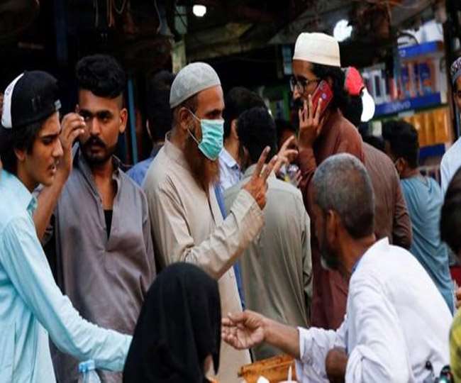 पाकिस्तान में बढ़ रहे कोरोना संक्रमण के मरीज