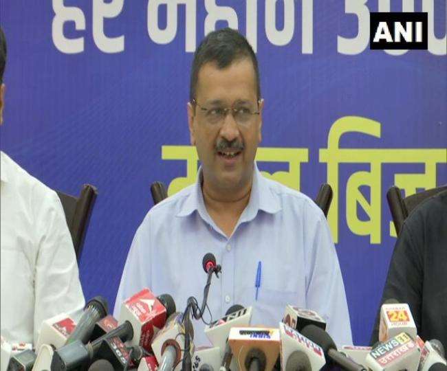 अरविंद केजरीवाल ने यहां की जनता को भी दिल्ली जैसी सुविधाएं देने की घोषणा की।