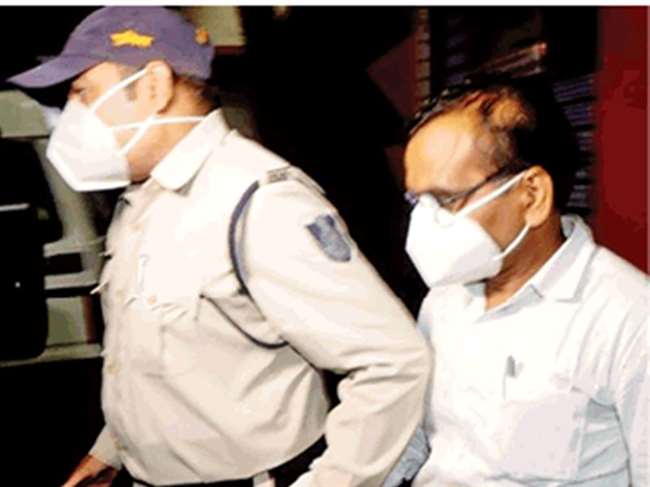 कोर्ट के फर्जी आदेश से प्रमोशन लेने के आरोप में IAS अधिकारी गिरफ्तार ।