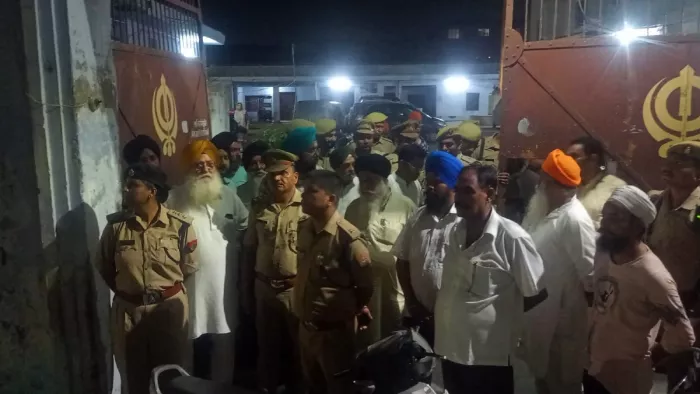 Bareilly News : बरेली में माहौल बिगाड़ने की कोशिश, गुरूद्वारे में फेंका मांस, आराेपिताें की तलाश में जुटी पुलिस