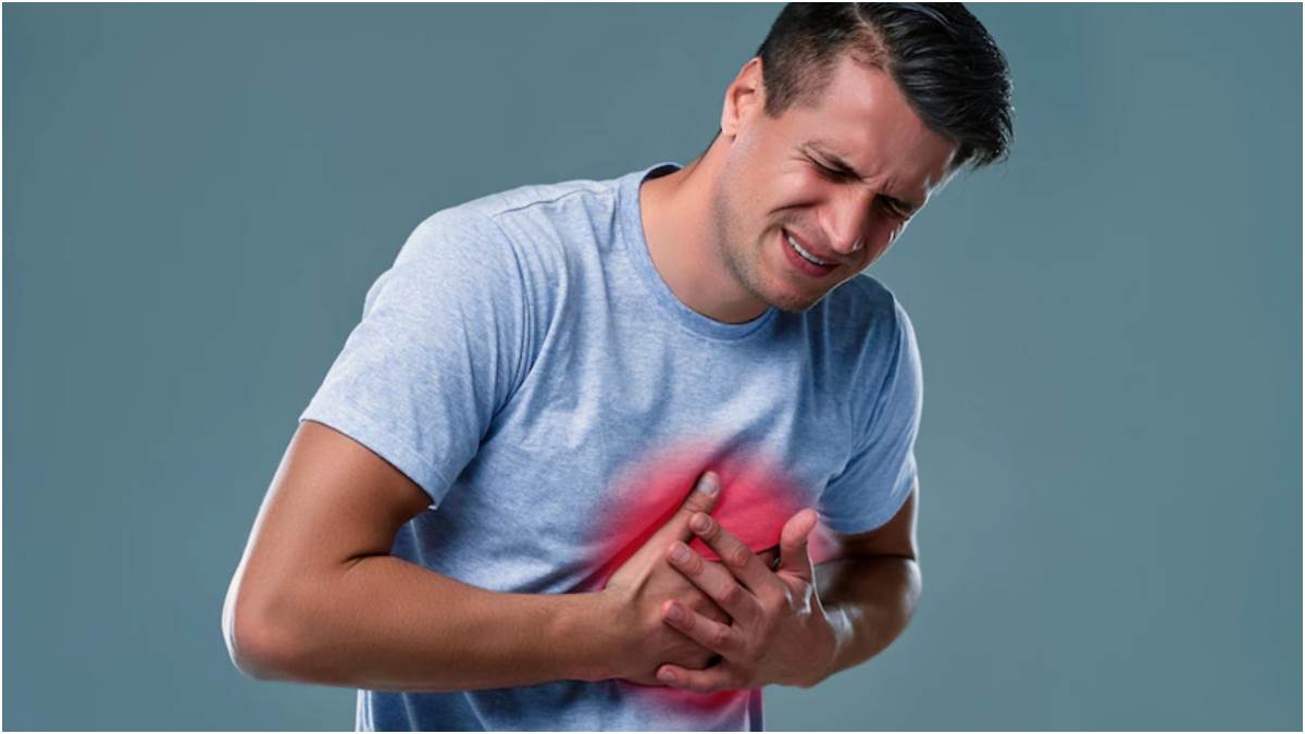 Heart Attack Symptoms: पुरुषों और महिलाओं में कैसे अलग होते हैं दिल के दौरे  के लक्षण? - How Symptoms Of Heart Attack Are Different In Men And Women