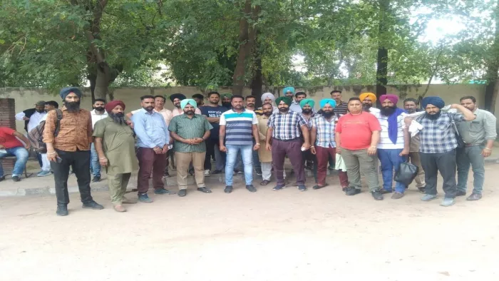 पंजाब रोडवेज, पनबस व पीआरटीसी कान्ट्रैक्ट वर्कर्स यूनियन के सदस्य। (जागरण)