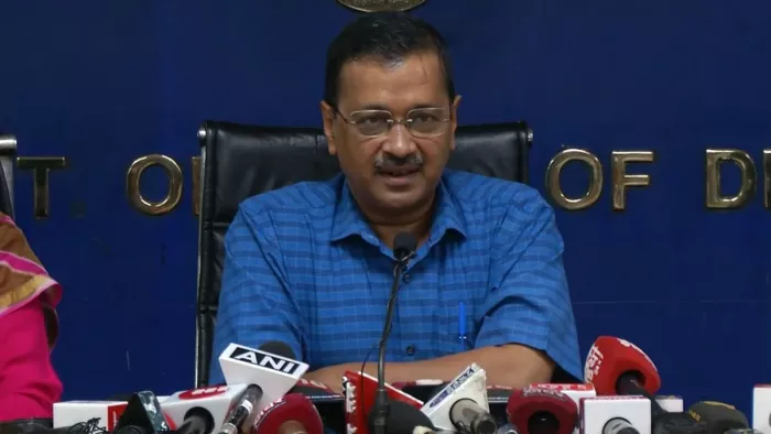 दिल्ली के सीएम अरविंद केजरीवाल केंद्र सरकार पर भड़के।