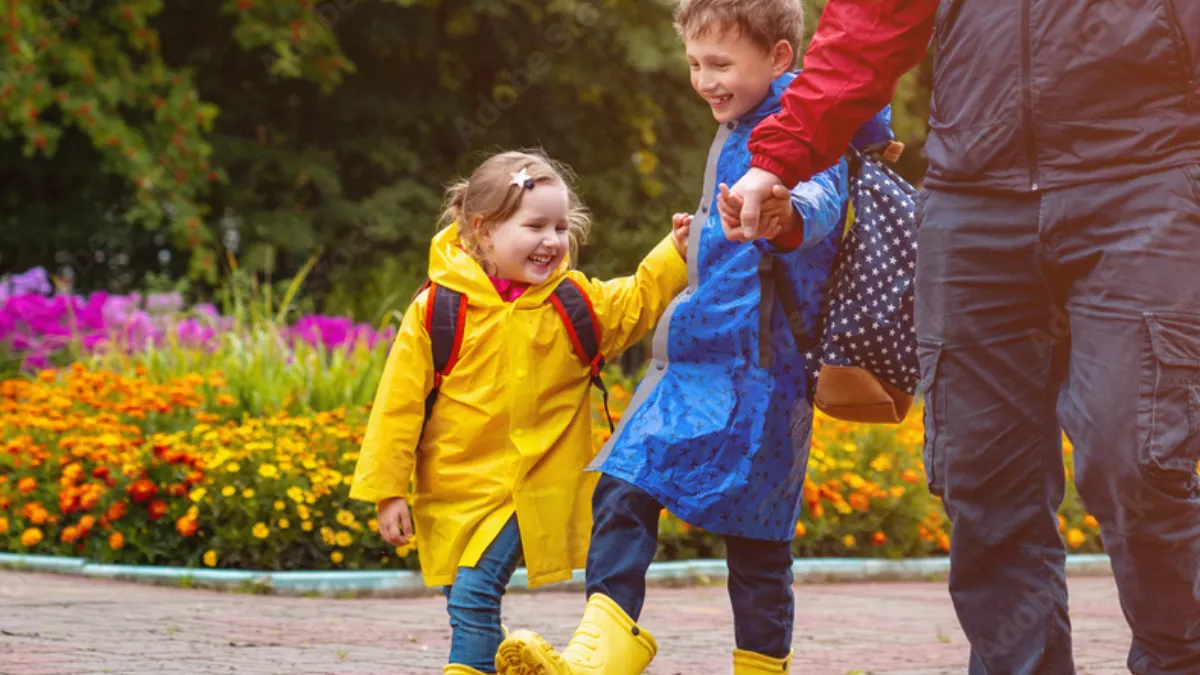 भयंकर से भयंकर बारिश के लिए एकदम परफेक्ट है ये Best RainCoat, बचाते हैं आपके बच्चों को भीगने और बीमार होने से