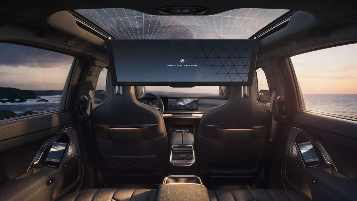 BMW i7 M70 xDrive भारतीय बाजार में जल्द होगी लॉन्च, थिएटर स्क्रीन के साथ मिलेगी एक्जीक्यूटिव लाउंज वाली लग्जरी - BMW i7 M70 xDrive likely to launch soon Expected price specs and