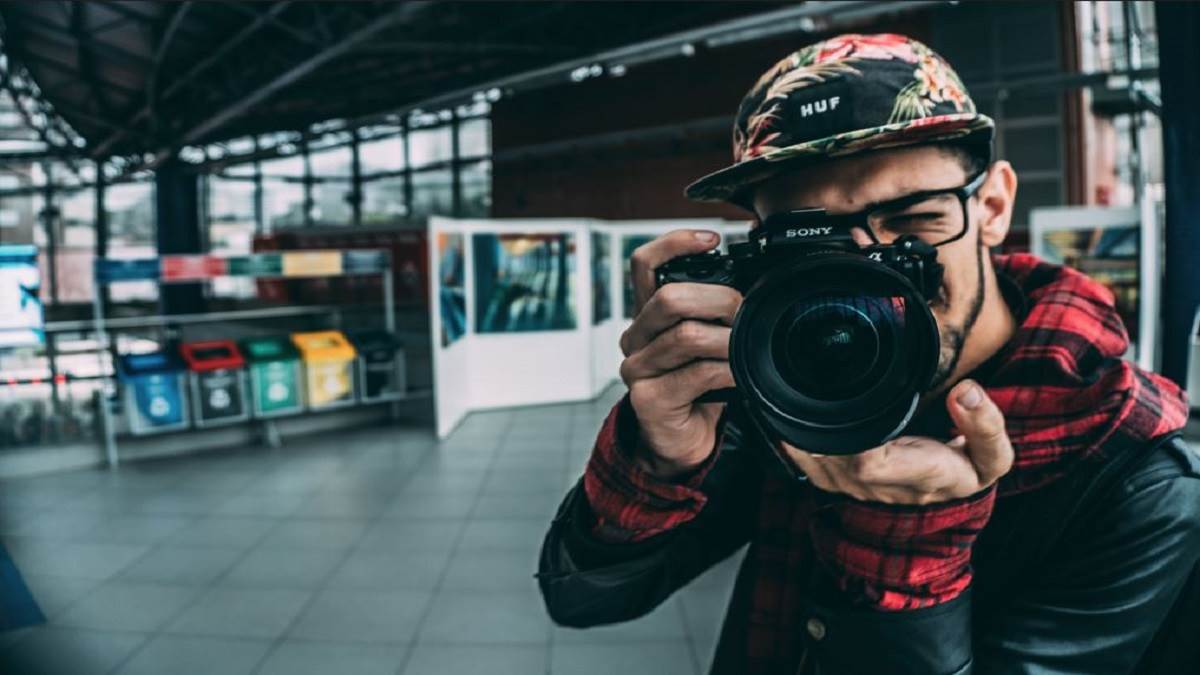 ये Sony Camera बने प्रोफेशनल्स की टॉप चॉइस, आते हैं रियल टाइम ऑटो फोकस फीचर्स के साथ