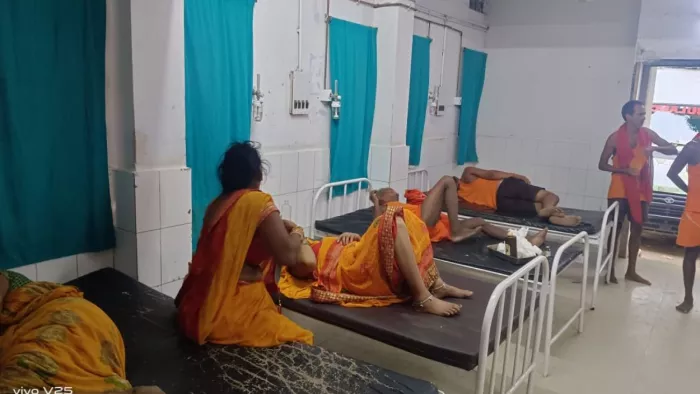 चारधाम की यात्रा पर निकले कांवड़ियों से भरी बस पेड़ से टकराई, 46 लोग घायल; तीन की हालत गंभीर