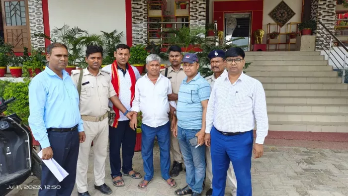 नालंदा: हरनौत में बीस हजार रुपये रिश्वत लेते राजस्व कर्मचारी गिरफ्तार, एक बिचौलिया भी धराया