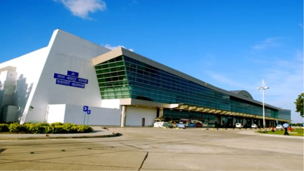 Varanasi Airport इस मामले में देश का पहला सरकारी एयरपोर्ट बना वाराणसी
