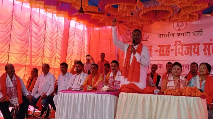 नाला भंडारबेड़ा में विजय संकल्प सभा को संबोधित करते अमर बाउरी। फोटो- जागरण