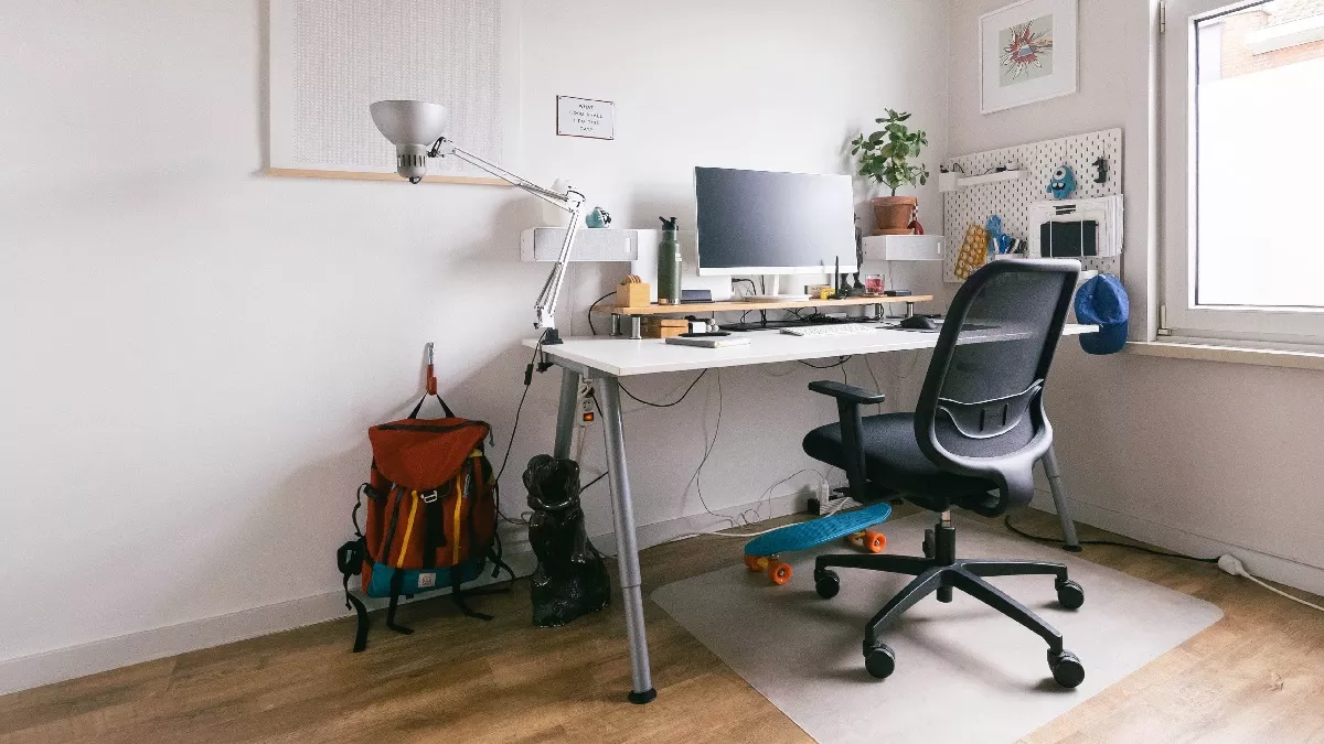 अमेजन Sale के डिस्काउंट तूफान में उड़े Office Chairs के दाम, कमर और गर्दन दर्द की “अकड़” होगी ढीली